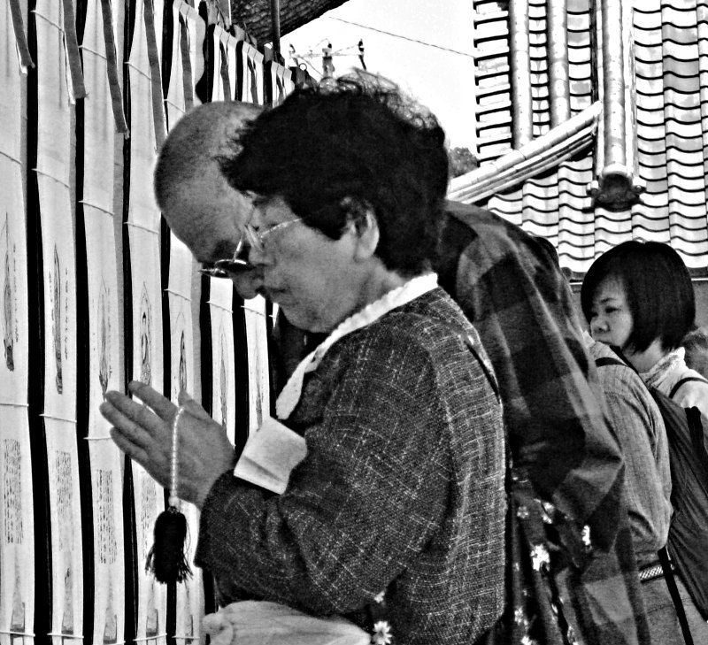 Prayers at Toji Temple 2008