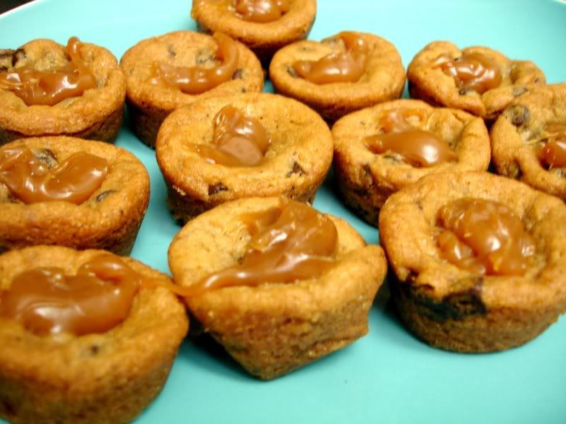 Cookie Cups with Caramel Topping