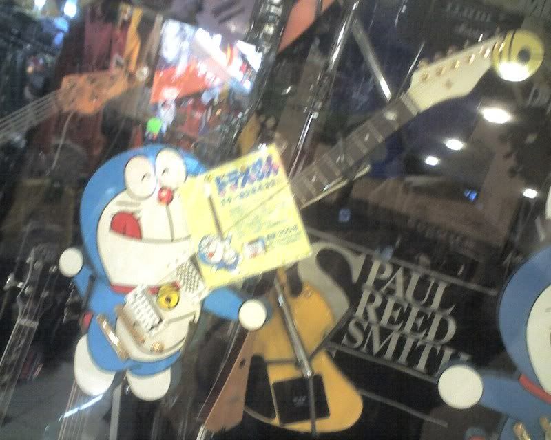 Doraemon guitar 01-06-08_1222.jpg