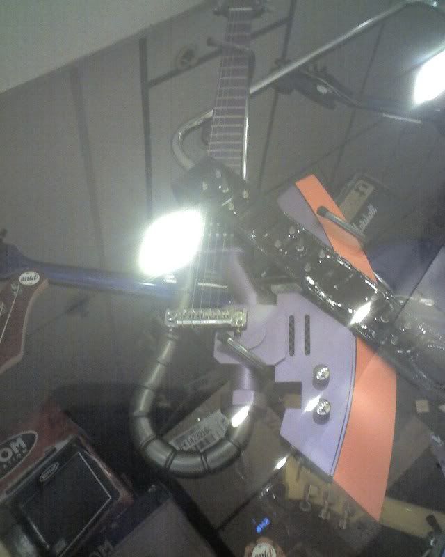 pole arm Guitar 01-06-08_1223.jpg