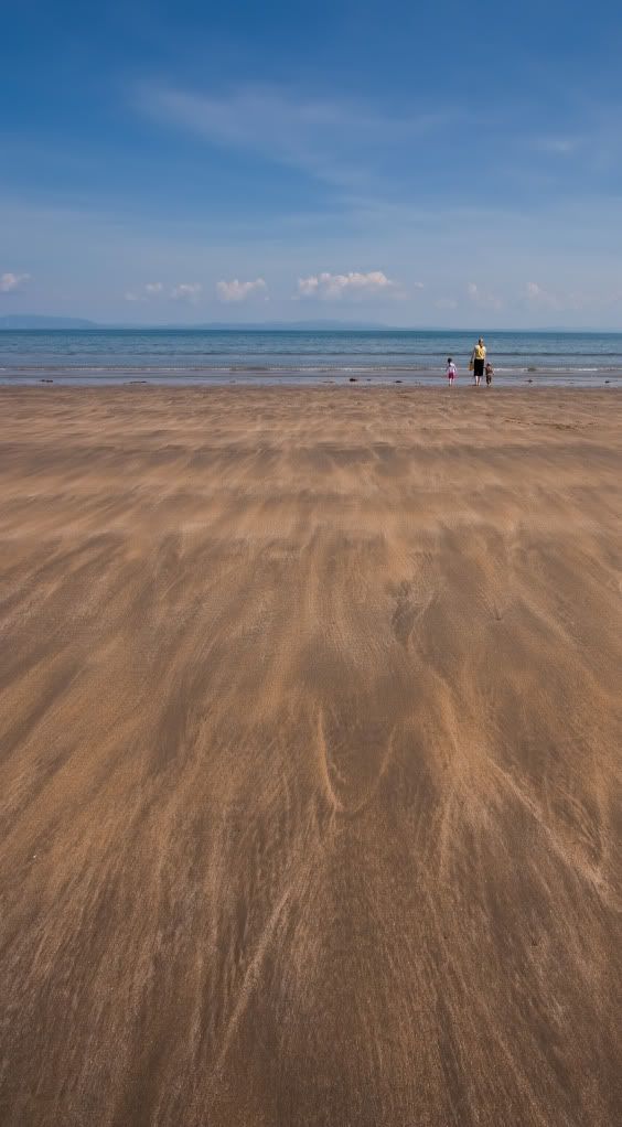 IMAGE: http://i114.photobucket.com/albums/n255/DON-T5/EIREBEACH.jpg