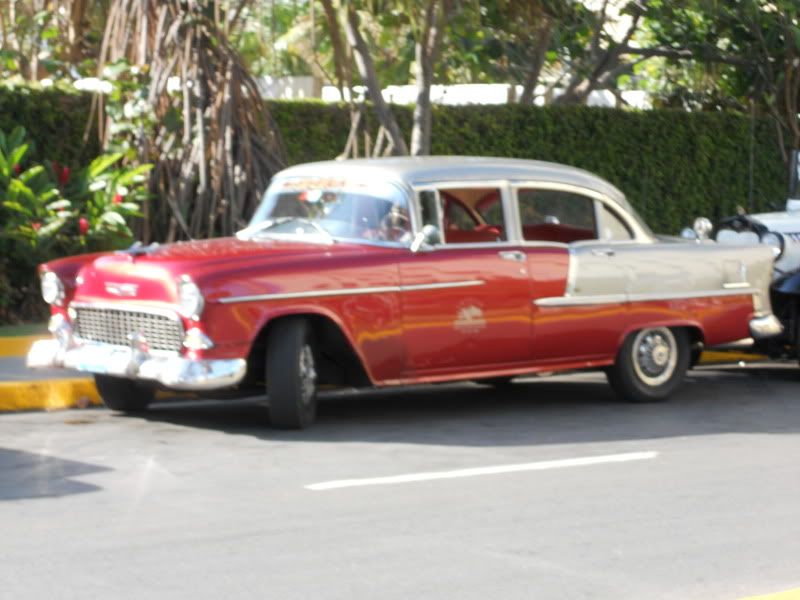I took quite a few pictures of awesome 1950's style Cuban cars on my trip