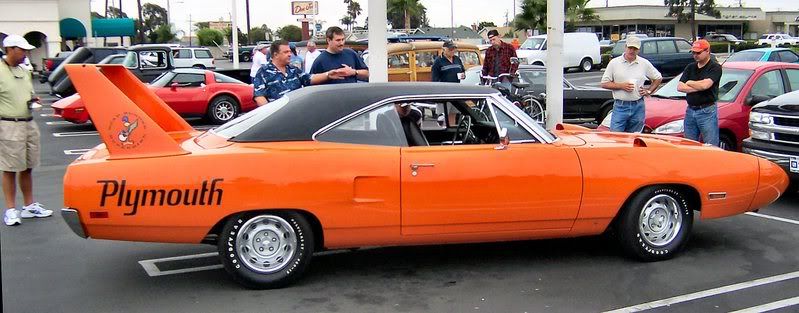 Plymouth_Road_Runner_Superbird.jpg